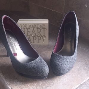 Grey heel